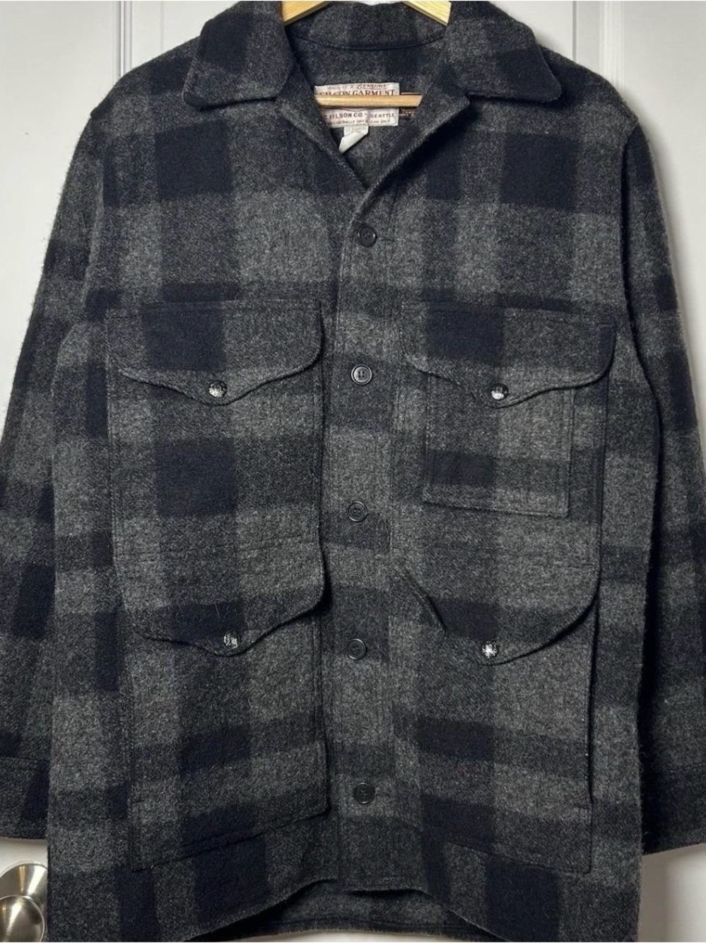 Filson charcoal Plaid 100 percent Wool mackinaw cruiser Jacket